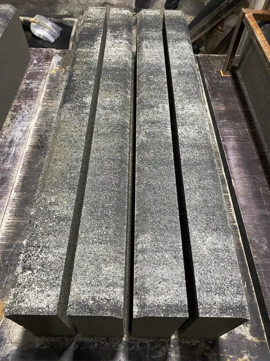 Бордюр садовый 1000х200х80 №15 "Антрацит", фактура гладкий, гранитная, мрамор-1